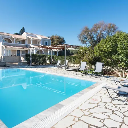 Nancy Luxury * Kassiopi